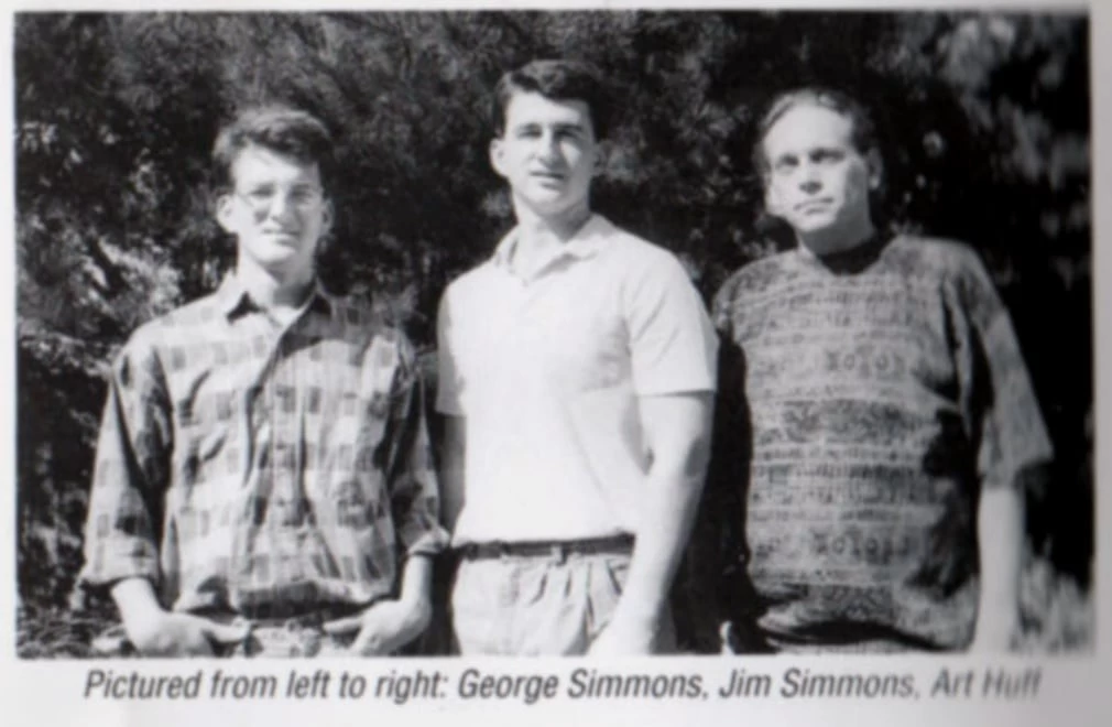 Foto de George Simmons, Jim Simmons e Art Huff retirada do manual do Mega Drive